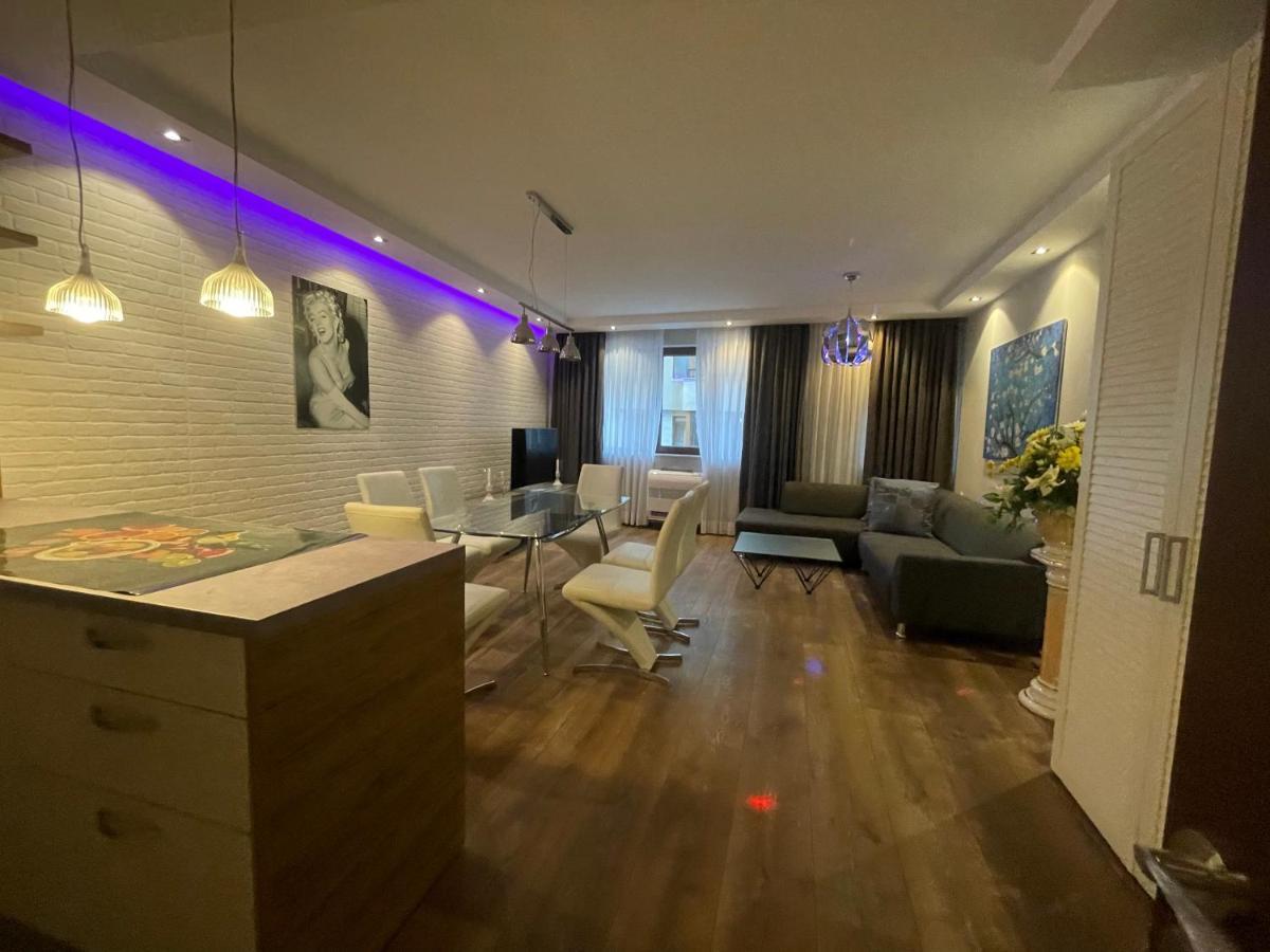 Luxury Apartments In Top City Center Varna 1 Exterior photo